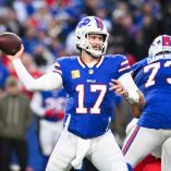 Josh Allen tuvo una tarde de tres anotaciones frente a Chiefs (Reuters)
