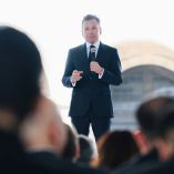 Ofreció su primer informe de labores al frente del Gobierno de Jalisco.