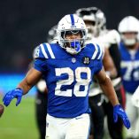 Jonathan Taylor corrió para 244 yardas y tres touchdowns (Reuters)