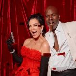 Policías irrumpieron en la fiesta de Kris Jenner