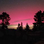 La aurora boreal sorprende con su brillo desde el norte del país