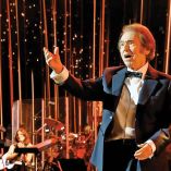 El Divo de Linares también cantó durante la gala principal. 