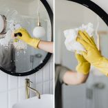 Mano limpiando un espejo para que quede brillante como los hoteles