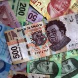 Billetes amontonados