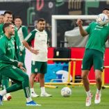 Santi Gimenez y Raúl Jiménez en un entrenamiento. (Mexsport)