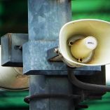 Altavoces donde se reproduce la alerta sísmica