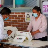 Urna electrónica para emitir el voto por primera vez en el Edomex. (Cuartoscuro)