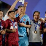 Lanús volvió a levantar la Sudamericana 12 años después.