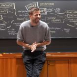 ¿Deja las canchas por las clases? La verdad sobre las fotos de Piqué en Harvard