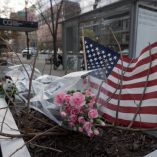 Una soldado de la Guardia Nacional murió y otro permanece crítico tras una emboscada cerca de la Casa Blanca.