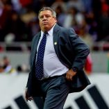 Miguel Herrera dirigiendo a Costa Rica.