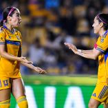 Lizbeth Ovalle celebra uno de sus goles