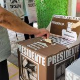 Persona, durante las votaciones presidenciales en México en 2024 organizadas por el INE.