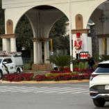 Los trabajadores de limpieza observaron que algo resbaló entre los desechos, al interior del camión, aparentemente el cuerpo de un bebé, por lo que dieron aviso a las autoridades.