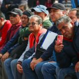 Adultos mayores previo a la entrega de la Pensión Bienestar