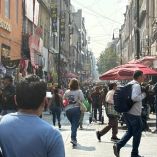 Conforme avanza la tarde y se acerca la hora de degustar el pavo o los romeritos, las compras de pánico en la zona centro van en aumento.