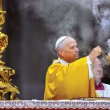 Papa León XIV durante su primera misa de Navidad.