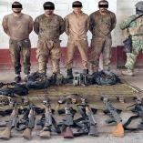 Las seis personas fueron detenidas con armamento.