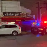 Una vez dentro del establecimiento, los hombres bajaron la cortina metálica del local para evitar ser vistos desde el exterior y procedieron a cometer el atraco.