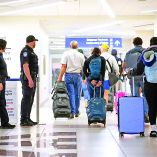 El reforzamiento en los puntos de acceso y salida de EU también podría tener como objetivo aumentar el número de deportaciones, aseveran medios de ese país.