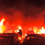 Se registró el incendio de al menos 27 automóviles, al interior de un depósito vehicular