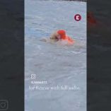 Un perro cayó a un estanque congelado en Rhode Island durante Año Nuevo y fue rescatado por bomberos en un operativo de alto riesgo captado en video.
#rescateperro #rhodeisland  #bomberos  #noticias #cdmx #mexico #noticiasmexico #videoviral #perritos