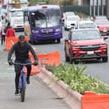 En zonas con accesos vehiculares a viviendas o comercios, no es viable instalar estructuras rígidas