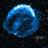 Investigadores de la NASA publicaron imágenes asombrosas que documentan, durante más de 25 años, la violenta explosión de una estrella ubicada a unos 17.000 años luz de la Tierra.