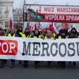 Agricultores bloquearon carreteras en Francia y Bélgica contra el acuerdo.