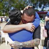 Familiares fueron citados de última hora para recibir a los liberados.