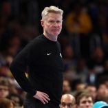 El emblemático coach de Golden State lanzó una dura crítica al gobierno de Estados Unidos