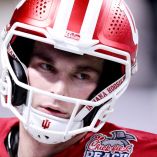 Mendoza lanzó cinco pases de anotación en la semifinal colegial