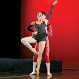 Bailarines ejecutando Carmen.