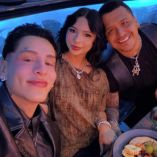 Kunno acompaña a Christian Nodal y Ángela Aguilar en Puerto Vallarta, causando comentarios sobre su papel como “mal tercio” del viaje.