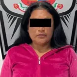 De acuerdo a las investigaciones, la tandera, Arely “N”, simuló que se le caía la bolsa con el dinero en efectivo, y casualmente la persona que la recogió fue Josefina.