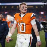 Bo Nix será operado del tobillo tras lesionarse en tiempo extra ante Buffalo y quedó fuera del resto de la temporada con los Broncos.