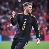 En el mejor de los escenarios, Santiago Gimenez regresaría a las canchas en el mes de marzo.