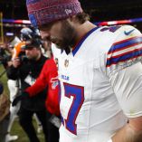 Josh Allen sufrió cuatro pérdidas de balón contra Broncos