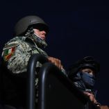 Elementos del Ejército Mexicano y la Guardia Nacional decomisaron más de 15 mil litros de químicos en Sinaloa como parte de la Operación Frontera Norte.