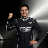 'Checo' Pérez recorrió las calles de Guadalajara a bordo de un Cadillac.