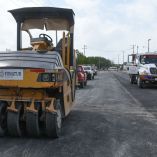 En el marco de este proyecto, se contempla la modernización de ejes principales, así como la repavimentación de rutas clave.