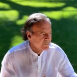 Julio Iglesias reapareció en redes sociales para hablar abiertamente sobre la investigación por presunto abuso sexual que enfrenta.