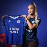 Alisha Lehmann regresa al futbol de Inglaterra tras su paso por Italia.