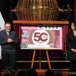 La Lotería Nacional decidió festejar el aniversario de la Profeco con un billete conmemorativo para el Sorteo Zodiaco, número 1733, que se realizará el 1 de febrero.