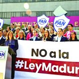 CIUDAD DE MÉXICO, 22ENERO2026.- Los panistas Ricardo Anaya, Margarita Zavala, y Jorge Romero acudieron al INE para presentar su propuesta de Ley de Reforma Electoral, señalaron que la actual propuesta que esta siendo impulsada por el gobierno federal esta pensada para debilitar a los partidos de oposición y la llamaron “Ley Maduro”, en alusión al presidente venezolano Nicolás Maduro. FOTO: CUARTOSCURO.COM