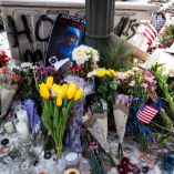 Flores por muerte de Alex Pretti