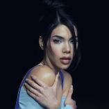 Kenia Os estrenó Una y otra vez