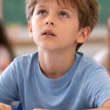 La epilepsia en niños no siempre se presenta con convulsiones visibles o episodios dramáticos.