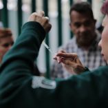 Las vacunas van dirigidas a la población infantil de 6 a 59 meses de edad y a la personas adultas de 60 y más años y a personas de 5 a 59 años con algún factor de riesgo.