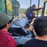 Auto queda destrozado